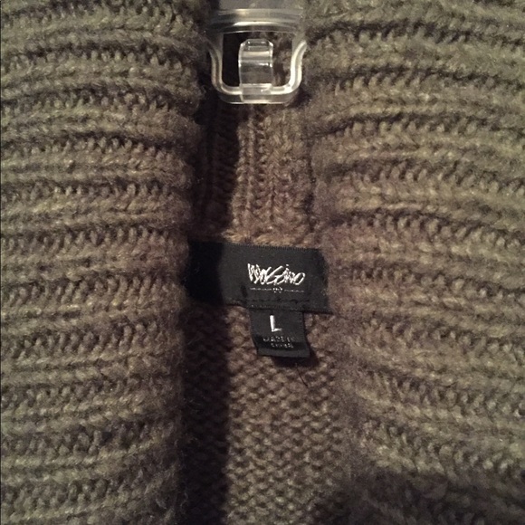 vest - Picture 2 of 4